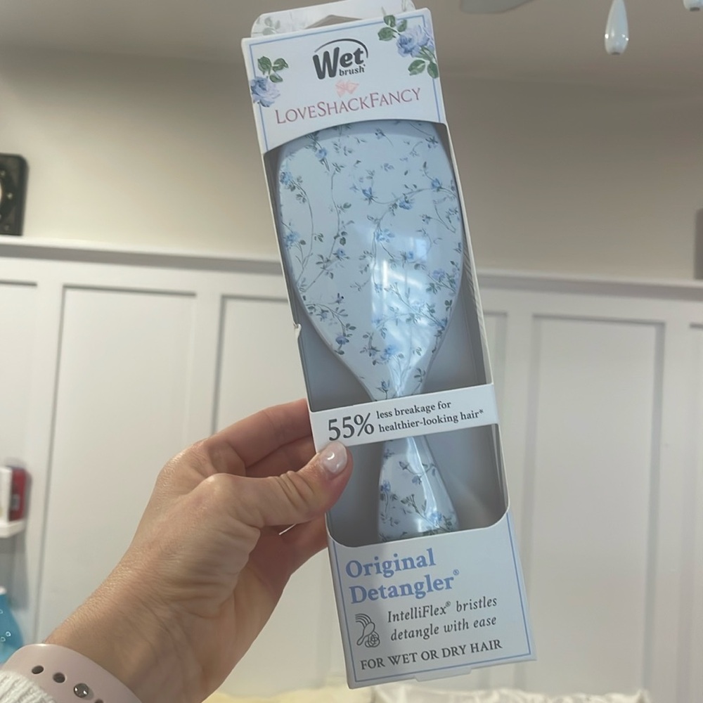 NWT - LoveShackFancy x Wet Brush - Original Detangler - English Ivy - Blue
